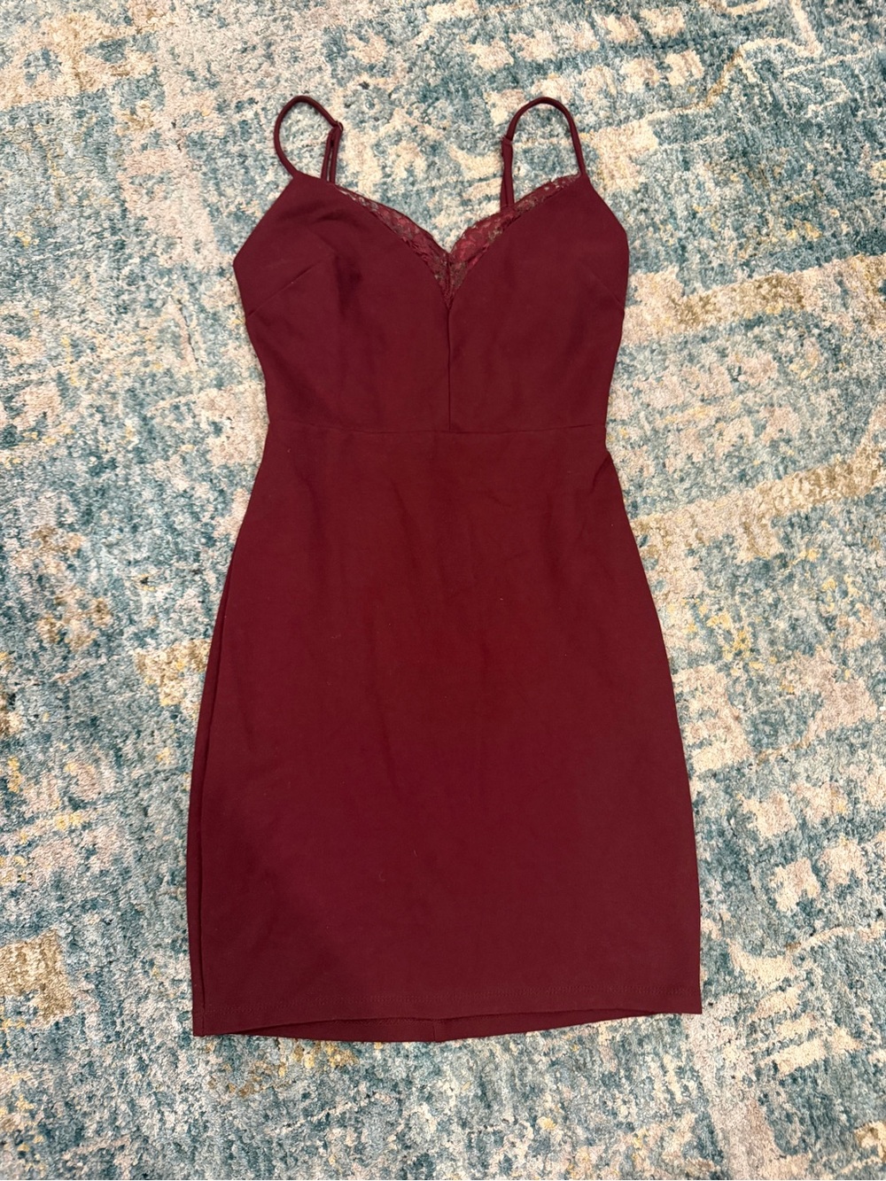 Women's Burgundy Lace-Trim Bodycon Dress